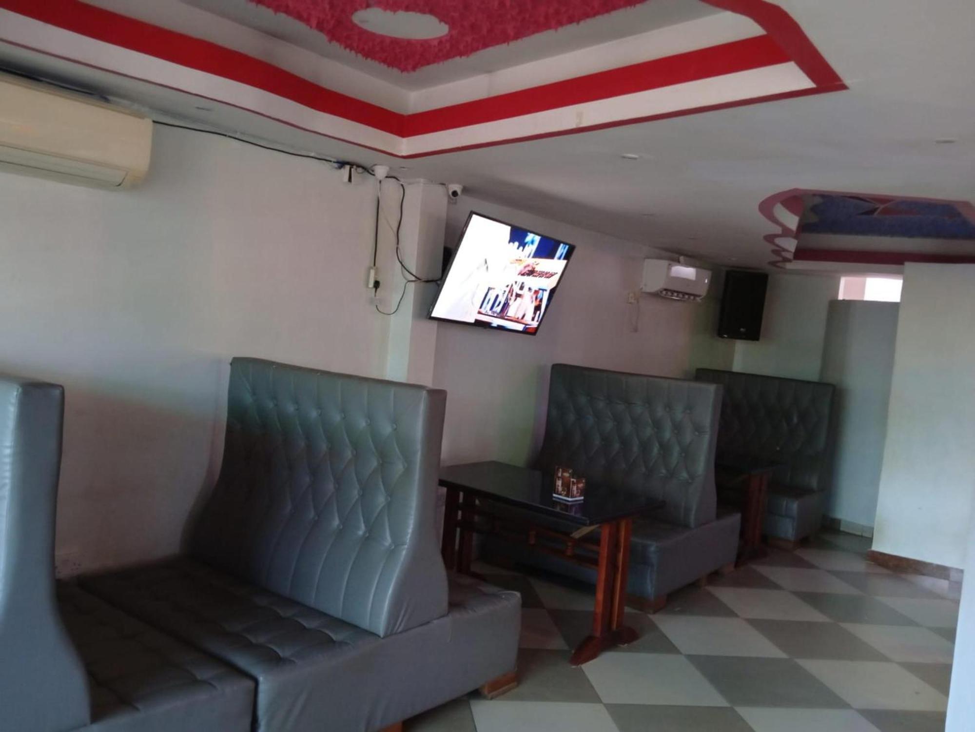 Checkpoint Inn Hotel, Mombasa Extérieur photo